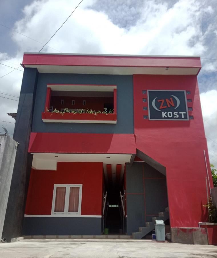 Hostel RedDoorz near Terminal Mendolo Wonosobo Zewnętrze zdjęcie