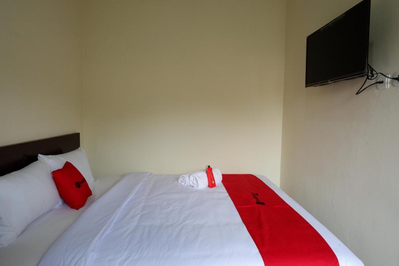 Hostel RedDoorz near Terminal Mendolo Wonosobo Zewnętrze zdjęcie
