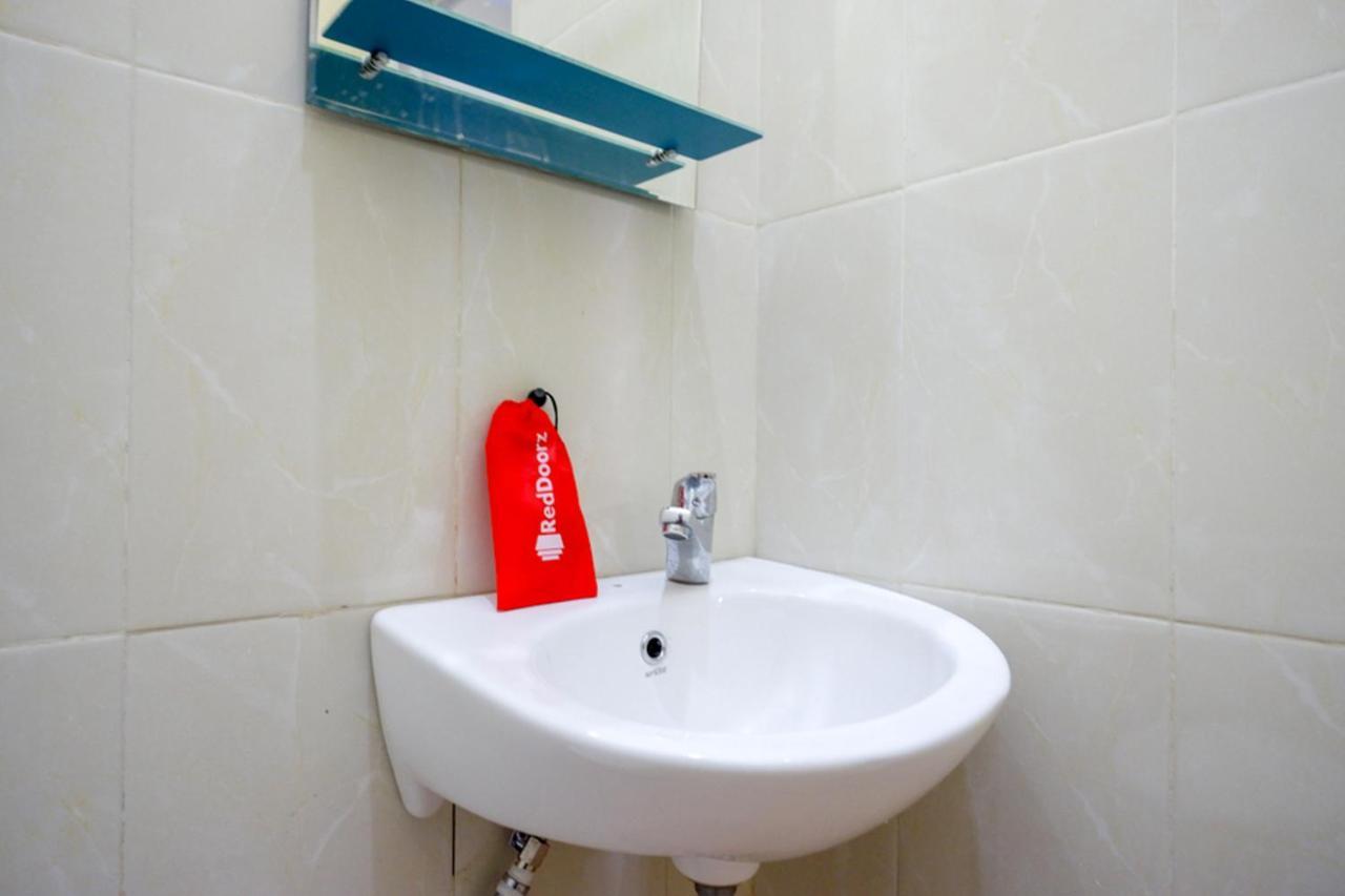 Hostel RedDoorz near Terminal Mendolo Wonosobo Zewnętrze zdjęcie